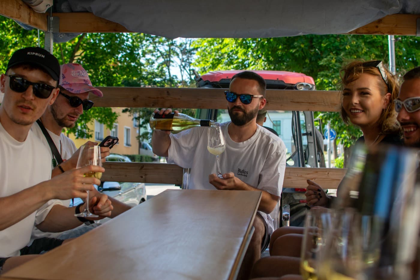 Degustácia vína počas jazdy